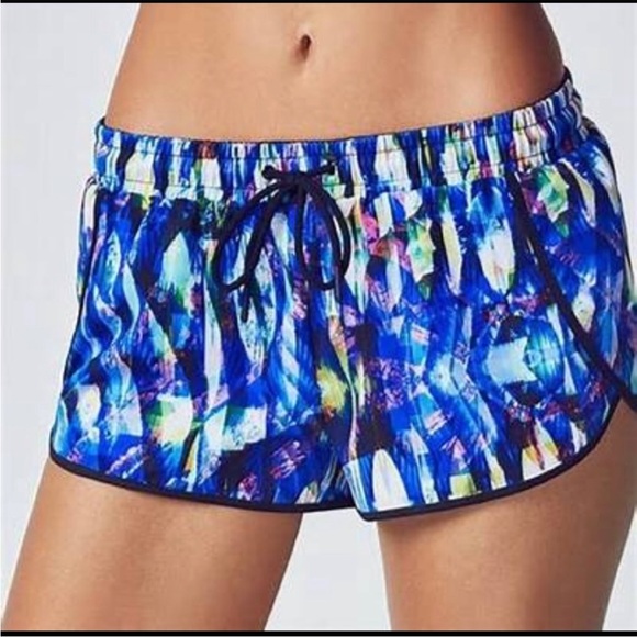 Fabletics Carrie II Multicolor Print Dolphin Hem Shorts - Picture 1 of 7